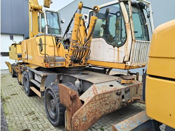 Pelle sur pneus LIEBHERR A 924
