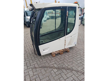 Cabine et intérieur LIEBHERR