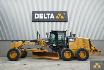 Niveleuse CATERPILLAR 140M