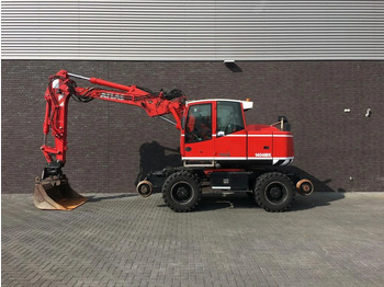 Pelle sur pneus TEREX