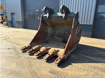 Godet Verachtert HD bucket with teeth CW70 for 374F: photos 3