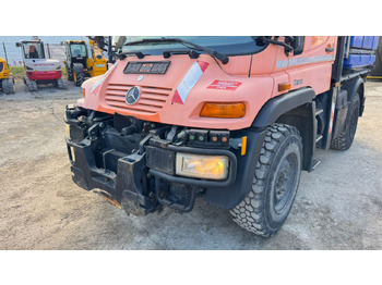 Camion Mercedes-Benz Unimog U300 4x4 - Schmidt salt spreader 3m3: photos 3