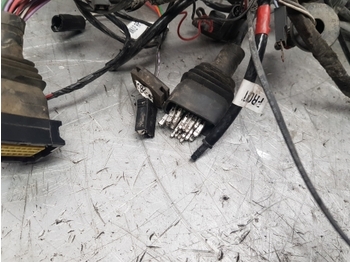 Câble/ Fil pour Tracteur agricole New Holland T7 T7.200 Case Maxxum Puma Cab Roof Wiring Loom 47372235, 84407580: photos 3