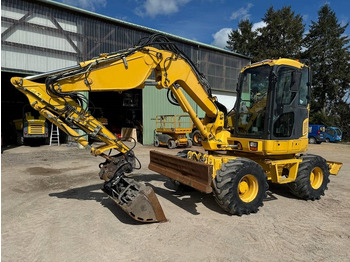 Pelle sur pneus KOMATSU