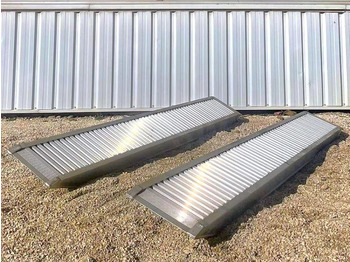 Rampe de chargement neuf RAMPES ALUMINIUM RAMPE DE CHARGEMENT 1 METRE 7T: photos 4 Rampe de chargement neuf RAMPES ALUMINIUM RAMPE DE CHARGEMENT 1 METRE 7T: photos 4