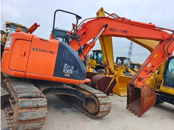Pelle sur chenille HITACHI ZX135