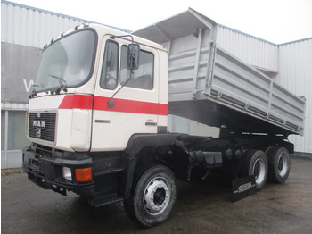 Camion benne MAN 26.322
