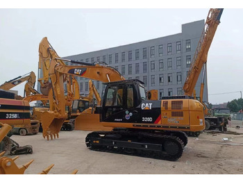 Pelle sur pneus CATERPILLAR 320D