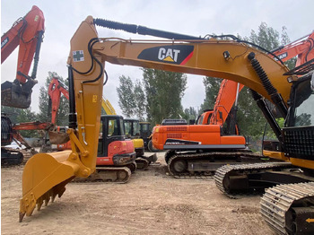 Pelle sur chenille CATERPILLAR 320DL