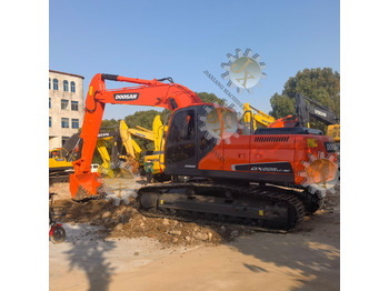 Pelle sur chenille DOOSAN DX225LC
