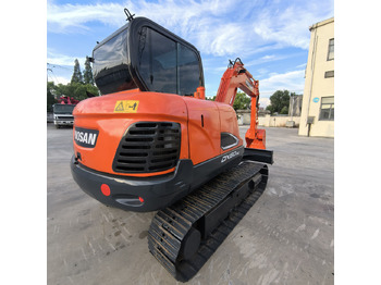 Pelle sur chenille DOOSAN DX60
