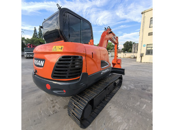Pelle sur chenille DOOSAN DX60