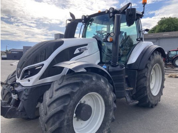 Tracteur agricole VALTRA T214