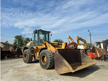 Chargeuse sur pneus CASE