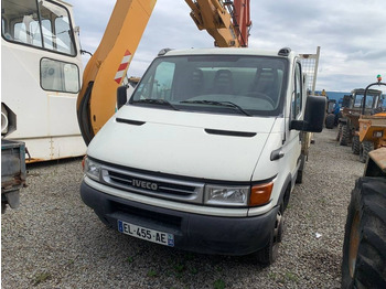 Véhicule utilitaire benne IVECO