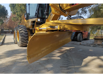 Niveleuse CATERPILLAR 140H