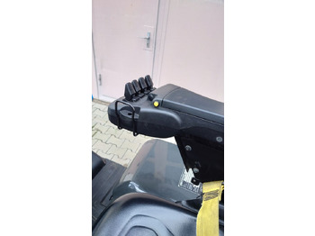 Chariot élévateur électrique UniCarriers AG1N1L18Q: photos 4
