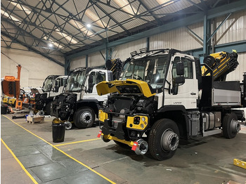Camion grue UNIMOG