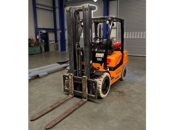 Chariot élévateur à gaz YALE