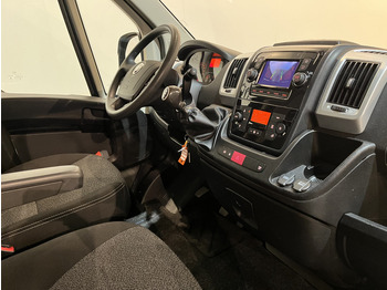 Photo d'intérieur 1: Fourgonnette Fiat Ducato 2.3 MultiJet L2H2 120 PK / Euro 6 / Airco / Camera / Cruise Control / Trekhaak / Navigatie / 3-Zits / 72.600 KM !!