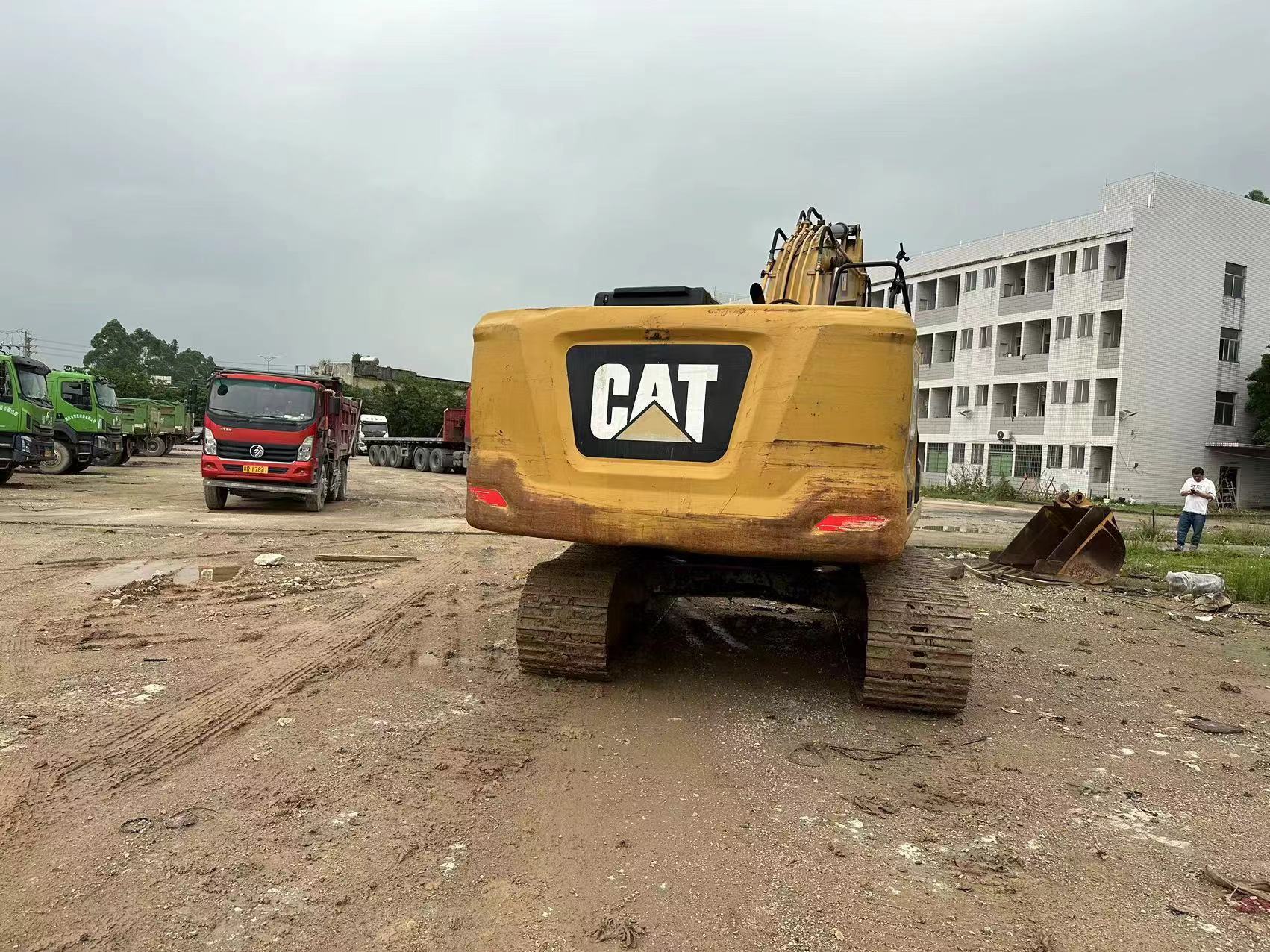 Pelle sur chenille CATERPILLAR 320GC: photos 3