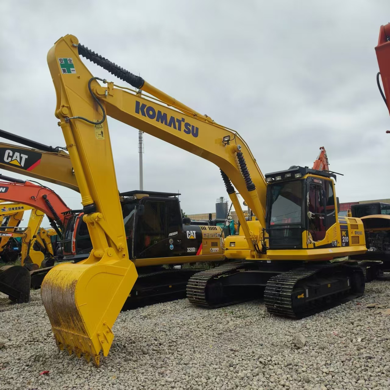 Pelle sur chenille KOMATSU PC210