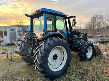 Crédit-bail  2005 Valtra A75-4 4x4 w/ Front loader and bucket. 3250 hours! 2005 Valtra A75-4 4x4 w/ Front loader and bucket. 3250 hours!: photos 3