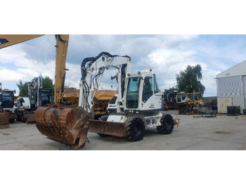 Pelle sur pneus MECALAC