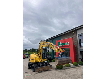 Pelle sur pneus KOMATSU