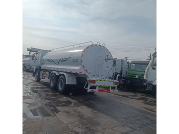 Camion citerne HOWO 20m³ sprinkler truck: photos 4