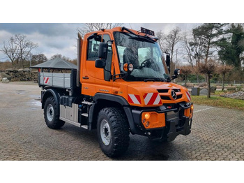 Camion benne UNIMOG
