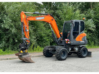 Pelle sur pneus DOOSAN DX57W