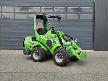 Chargeuse compacte sur chenilles AVANT