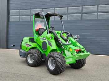 Chargeuse compacte sur chenilles AVANT