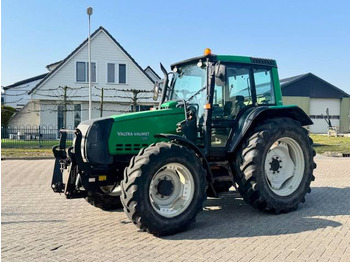 Tracteur agricole VALTRA 6000