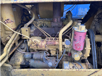 Poseur de canalisations CATERPILLAR D 4 B: photos 3