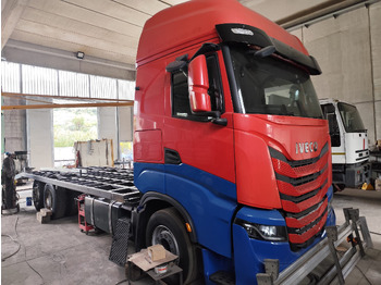 Camion plateau IVECO S-WAY