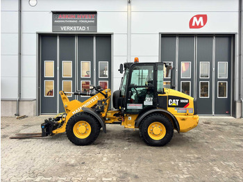 Chargeuse sur pneus CATERPILLAR 906M