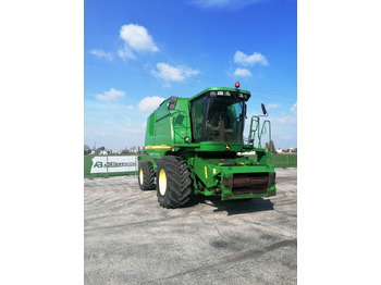 Moissonneuse-batteuse JOHN DEERE