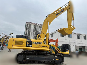 Pelle sur chenille KOMATSU PC300-8