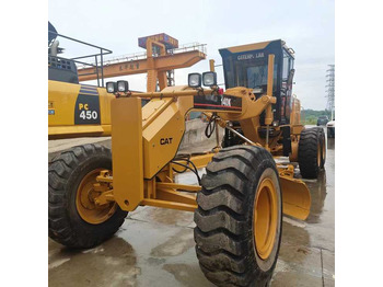 Niveleuse CATERPILLAR 140H
