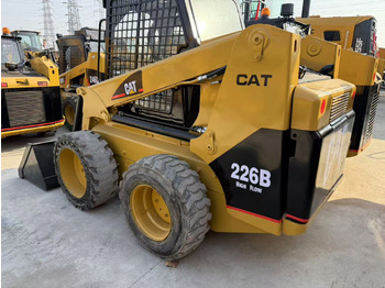 Mini chargeuse CATERPILLAR 226