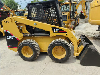 Mini chargeuse CATERPILLAR 226B