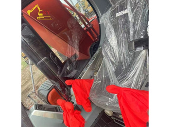 Pelle sur chenille 2023 Doosan DX300: photos 2