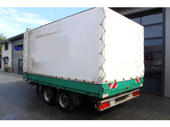 Camion à rideaux coulissants