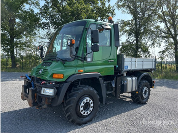 Véhicule de voirie/ Spécial UNIMOG U400
