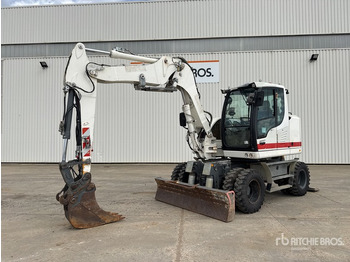 Pelle sur pneus LIEBHERR A 912