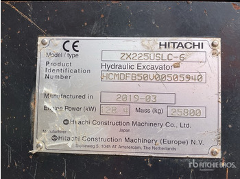 Pelle sur chenille HITACHI ZX225USLC-6