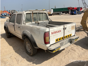 Pick-up 2008 Nissan 4x4 Crew Cab (Inoperable) Pickup: photos 3