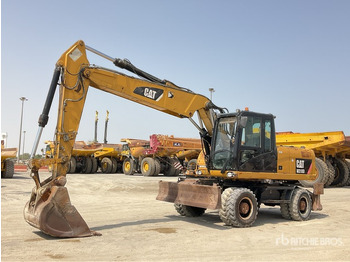 Pelle sur pneus CATERPILLAR M318D